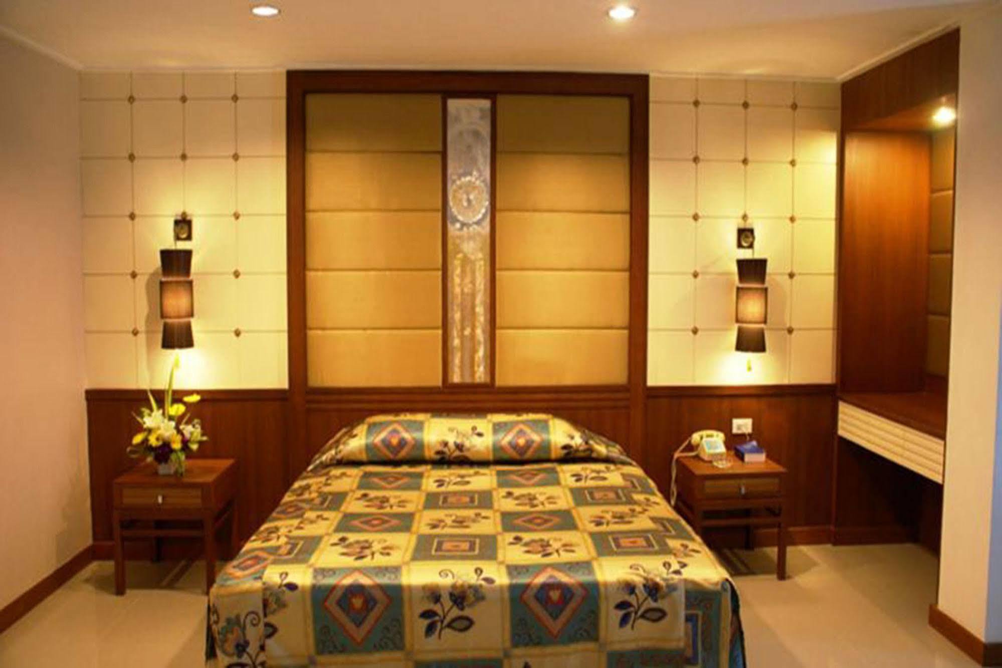 Royal Twins Palace Hotel Pattaya Zewnętrze zdjęcie
